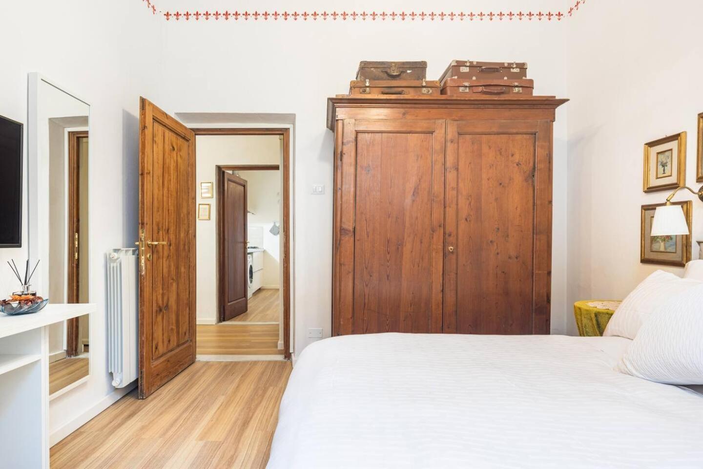 Comfy Unit Suitable For Work Street Level With Patio *