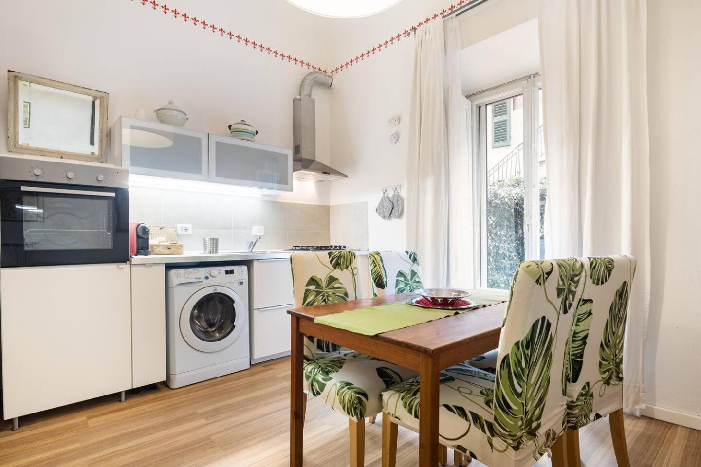 Appartamento Comfy Unit Suitable For Work Street Level With Patio