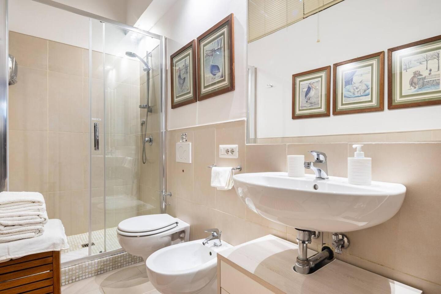 Comfy Unit Suitable For Work Street Level With Patio Appartamento *
