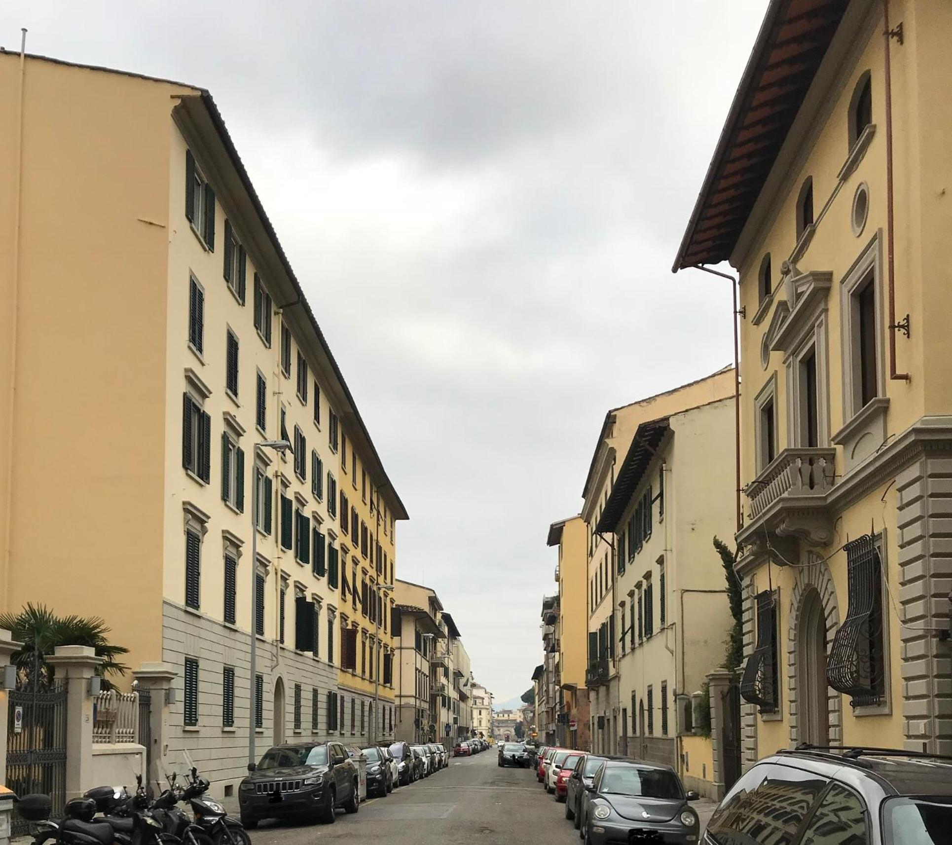 Appartamento Comfy Unit Suitable For Work Street Level With Patio Firenze